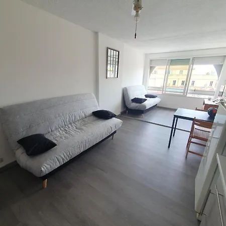 Apartament Les Floralies 2 4 Personnes Climatise, Piscine Dans La Et Parking Prive Disponible Le Grau-du-Roi