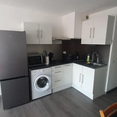 Les Floralies 2 4 Personnes Climatise, Piscine Dans La Et Parking Prive Disponible Apartamento