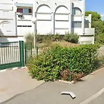 Apartment Les Floralies 2 4 Personnes Climatise, Piscine Dans La Et Parking Prive Disponible Le Grau-du-Roi
