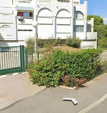 Appartement Les Floralies 2 4 Personnes Climatise, Piscine Dans La Et Parking Prive Disponible Le Grau-du-Roi