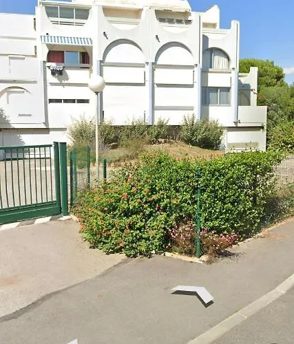 Apartamento Les Floralies 2 4 Personnes Climatise, Piscine Dans La Et Parking Prive Disponible Le Grau-du-Roi