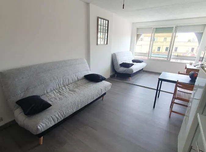 Apartamento Les Floralies 2 4 Personnes Climatise, Piscine Dans La Et Parking Prive Disponible Le Grau-du-Roi